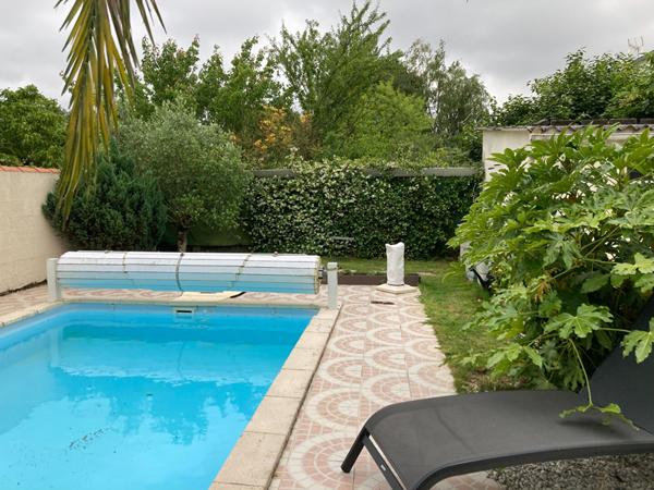 Maison 103 m2 à Rochefort ,2 Chambres, Garage, Piscine.
