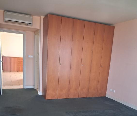 Affaire à saisir sur Schoelcher (Anse Gouraud) pour cet appartement T5 vue mer à 180 ° et accès privé bord de