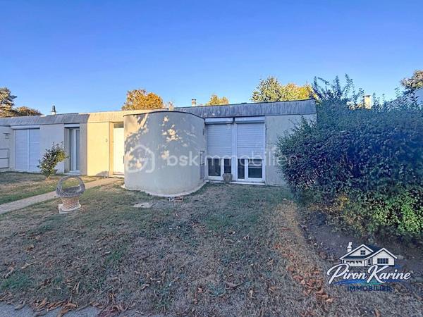 🏡 COUP DE CŒUR À PUISEUX-EN-FRANCE ! ❤️

MAISON DE PLAIN-PIED – 100 m² – 4 CHAMBRES – JARDIN – BOX
Vous recherchez une maison familiale de plain-pied, avec de beaux volumes, un jardin et des équipements modernes ?
👉 Ne passez pas à côté de cette opportunité !

Située à Puiseux-en-France, cette maison d’environ 100 m² offre un cadre de vie agréable et fonctionnel.

✨ ELLE VOUS OFFRE :

🛋️ Un double séjour / salle à manger
🍳 Une cuisine ouverte
🛏️ 4 chambres
🚿 Une salle d’eau
🚽 Un WC indépendant
🔥 Une chaufferie

🌳 CÔTÉ EXTÉRIEUR

Profitez d’un jardin d’environ 300 m², idéal pour les repas en famille, les enfants ou simplement profiter des beaux jours.

🚗 Un box complète ce bien.

⚡ CÔTÉ CONFORT

✔️ Pompe à chaleur
✔️ Ballon thermodynamique
✔️ Climatisation réversible
✔️ Volets roulants
✔️ Toiture remise en état en 2024

🎨 Quelques travaux de rafraîchissement sont à prévoir pour personnaliser la maison et créer un intérieur qui vous ressemble.

💶 PRIX : 273 500 € FAI

🏢 Association Syndicale Libre : 68 €/mois

📍 ENVIRONNEMENT

À proximité des écoles, commerces et services, ainsi que de Louvres, Marly-la-Ville et Fosses.

🔑
ET SI C’ÉTAIT VOTRE FUTURE MAISON ?
Une maison de plain-pied, 4 chambres, jardin, box et équipements récents… il ne reste plus qu’à venir vous rendre compte par vous-même !

📅 Les visites sont ouvertes !

⚠️ Les maisons de plain-pied avec 4 chambres et jardin sont recherchées : si cette maison correspond à vos critères, contactez-moi rapidement pour convenir d’un créneau de visite.

👉 Vous avez un projet sérieux ? Ne vous contentez pas des photos : venez découvrir les volumes, l’environnement et le potentiel de cette maison.

📞 Contactez-moi dès maintenant pour programmer votre visite :
Karine PIRON – BSK Immobilier
📱 06 50 35 63 00