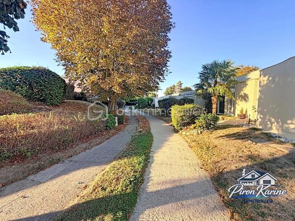 🏡 COUP DE CŒUR À PUISEUX-EN-FRANCE ! ❤️

MAISON DE PLAIN-PIED – 100 m² – 4 CHAMBRES – JARDIN – BOX
Vous recherchez une maison familiale de plain-pied, avec de beaux volumes, un jardin et des équipements modernes ?
👉 Ne passez pas à côté de cette opportunité !

Située à Puiseux-en-France, cette maison d’environ 100 m² offre un cadre de vie agréable et fonctionnel.

✨ ELLE VOUS OFFRE :

🛋️ Un double séjour / salle à manger
🍳 Une cuisine ouverte
🛏️ 4 chambres
🚿 Une salle d’eau
🚽 Un WC indépendant
🔥 Une chaufferie

🌳 CÔTÉ EXTÉRIEUR

Profitez d’un jardin d’environ 300 m², idéal pour les repas en famille, les enfants ou simplement profiter des beaux jours.

🚗 Un box complète ce bien.

⚡ CÔTÉ CONFORT

✔️ Pompe à chaleur
✔️ Ballon thermodynamique
✔️ Climatisation réversible
✔️ Volets roulants
✔️ Toiture remise en état en 2024

🎨 Quelques travaux de rafraîchissement sont à prévoir pour personnaliser la maison et créer un intérieur qui vous ressemble.

💶 PRIX : 273 500 € FAI

🏢 Association Syndicale Libre : 68 €/mois

📍 ENVIRONNEMENT

À proximité des écoles, commerces et services, ainsi que de Louvres, Marly-la-Ville et Fosses.

🔑
ET SI C’ÉTAIT VOTRE FUTURE MAISON ?
Une maison de plain-pied, 4 chambres, jardin, box et équipements récents… il ne reste plus qu’à venir vous rendre compte par vous-même !

📅 Les visites sont ouvertes !

⚠️ Les maisons de plain-pied avec 4 chambres et jardin sont recherchées : si cette maison correspond à vos critères, contactez-moi rapidement pour convenir d’un créneau de visite.

👉 Vous avez un projet sérieux ? Ne vous contentez pas des photos : venez découvrir les volumes, l’environnement et le potentiel de cette maison.

📞 Contactez-moi dès maintenant pour programmer votre visite :
Karine PIRON – BSK Immobilier
📱 06 50 35 63 00