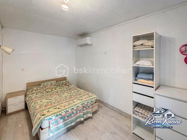 🏡 COUP DE CŒUR À PUISEUX-EN-FRANCE ! ❤️

MAISON DE PLAIN-PIED – 100 m² – 4 CHAMBRES – JARDIN – BOX
Vous recherchez une maison familiale de plain-pied, avec de beaux volumes, un jardin et des équipements modernes ?
👉 Ne passez pas à côté de cette opportunité !

Située à Puiseux-en-France, cette maison d’environ 100 m² offre un cadre de vie agréable et fonctionnel.

✨ ELLE VOUS OFFRE :

🛋️ Un double séjour / salle à manger
🍳 Une cuisine ouverte
🛏️ 4 chambres
🚿 Une salle d’eau
🚽 Un WC indépendant
🔥 Une chaufferie

🌳 CÔTÉ EXTÉRIEUR

Profitez d’un jardin d’environ 300 m², idéal pour les repas en famille, les enfants ou simplement profiter des beaux jours.

🚗 Un box complète ce bien.

⚡ CÔTÉ CONFORT

✔️ Pompe à chaleur
✔️ Ballon thermodynamique
✔️ Climatisation réversible
✔️ Volets roulants
✔️ Toiture remise en état en 2024

🎨 Quelques travaux de rafraîchissement sont à prévoir pour personnaliser la maison et créer un intérieur qui vous ressemble.

💶 PRIX : 273 500 € FAI

🏢 Association Syndicale Libre : 68 €/mois

📍 ENVIRONNEMENT

À proximité des écoles, commerces et services, ainsi que de Louvres, Marly-la-Ville et Fosses.

🔑
ET SI C’ÉTAIT VOTRE FUTURE MAISON ?
Une maison de plain-pied, 4 chambres, jardin, box et équipements récents… il ne reste plus qu’à venir vous rendre compte par vous-même !

📅 Les visites sont ouvertes !

⚠️ Les maisons de plain-pied avec 4 chambres et jardin sont recherchées : si cette maison correspond à vos critères, contactez-moi rapidement pour convenir d’un créneau de visite.

👉 Vous avez un projet sérieux ? Ne vous contentez pas des photos : venez découvrir les volumes, l’environnement et le potentiel de cette maison.

📞 Contactez-moi dès maintenant pour programmer votre visite :
Karine PIRON – BSK Immobilier
📱 06 50 35 63 00
