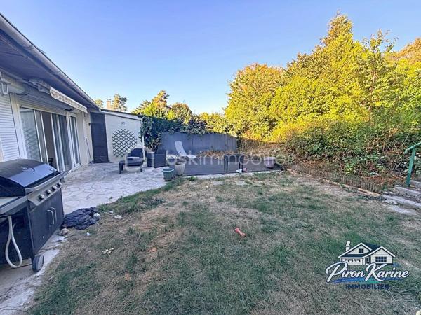 🏡 COUP DE CŒUR À PUISEUX-EN-FRANCE ! ❤️

MAISON DE PLAIN-PIED – 100 m² – 4 CHAMBRES – JARDIN – BOX
Vous recherchez une maison familiale de plain-pied, avec de beaux volumes, un jardin et des équipements modernes ?
👉 Ne passez pas à côté de cette opportunité !

Située à Puiseux-en-France, cette maison d’environ 100 m² offre un cadre de vie agréable et fonctionnel.

✨ ELLE VOUS OFFRE :

🛋️ Un double séjour / salle à manger
🍳 Une cuisine ouverte
🛏️ 4 chambres
🚿 Une salle d’eau
🚽 Un WC indépendant
🔥 Une chaufferie

🌳 CÔTÉ EXTÉRIEUR

Profitez d’un jardin d’environ 300 m², idéal pour les repas en famille, les enfants ou simplement profiter des beaux jours.

🚗 Un box complète ce bien.

⚡ CÔTÉ CONFORT

✔️ Pompe à chaleur
✔️ Ballon thermodynamique
✔️ Climatisation réversible
✔️ Volets roulants
✔️ Toiture remise en état en 2024

🎨 Quelques travaux de rafraîchissement sont à prévoir pour personnaliser la maison et créer un intérieur qui vous ressemble.

💶 PRIX : 273 500 € FAI

🏢 Association Syndicale Libre : 68 €/mois

📍 ENVIRONNEMENT

À proximité des écoles, commerces et services, ainsi que de Louvres, Marly-la-Ville et Fosses.

🔑
ET SI C’ÉTAIT VOTRE FUTURE MAISON ?
Une maison de plain-pied, 4 chambres, jardin, box et équipements récents… il ne reste plus qu’à venir vous rendre compte par vous-même !

📅 Les visites sont ouvertes !

⚠️ Les maisons de plain-pied avec 4 chambres et jardin sont recherchées : si cette maison correspond à vos critères, contactez-moi rapidement pour convenir d’un créneau de visite.

👉 Vous avez un projet sérieux ? Ne vous contentez pas des photos : venez découvrir les volumes, l’environnement et le potentiel de cette maison.

📞 Contactez-moi dès maintenant pour programmer votre visite :
Karine PIRON – BSK Immobilier
📱 06 50 35 63 00