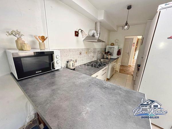 🏡 COUP DE CŒUR À PUISEUX-EN-FRANCE ! ❤️

MAISON DE PLAIN-PIED – 100 m² – 4 CHAMBRES – JARDIN – BOX
Vous recherchez une maison familiale de plain-pied, avec de beaux volumes, un jardin et des équipements modernes ?
👉 Ne passez pas à côté de cette opportunité !

Située à Puiseux-en-France, cette maison d’environ 100 m² offre un cadre de vie agréable et fonctionnel.

✨ ELLE VOUS OFFRE :

🛋️ Un double séjour / salle à manger
🍳 Une cuisine ouverte
🛏️ 4 chambres
🚿 Une salle d’eau
🚽 Un WC indépendant
🔥 Une chaufferie

🌳 CÔTÉ EXTÉRIEUR

Profitez d’un jardin d’environ 300 m², idéal pour les repas en famille, les enfants ou simplement profiter des beaux jours.

🚗 Un box complète ce bien.

⚡ CÔTÉ CONFORT

✔️ Pompe à chaleur
✔️ Ballon thermodynamique
✔️ Climatisation réversible
✔️ Volets roulants
✔️ Toiture remise en état en 2024

🎨 Quelques travaux de rafraîchissement sont à prévoir pour personnaliser la maison et créer un intérieur qui vous ressemble.

💶 PRIX : 273 500 € FAI

🏢 Association Syndicale Libre : 68 €/mois

📍 ENVIRONNEMENT

À proximité des écoles, commerces et services, ainsi que de Louvres, Marly-la-Ville et Fosses.

🔑
ET SI C’ÉTAIT VOTRE FUTURE MAISON ?
Une maison de plain-pied, 4 chambres, jardin, box et équipements récents… il ne reste plus qu’à venir vous rendre compte par vous-même !

📅 Les visites sont ouvertes !

⚠️ Les maisons de plain-pied avec 4 chambres et jardin sont recherchées : si cette maison correspond à vos critères, contactez-moi rapidement pour convenir d’un créneau de visite.

👉 Vous avez un projet sérieux ? Ne vous contentez pas des photos : venez découvrir les volumes, l’environnement et le potentiel de cette maison.

📞 Contactez-moi dès maintenant pour programmer votre visite :
Karine PIRON – BSK Immobilier
📱 06 50 35 63 00