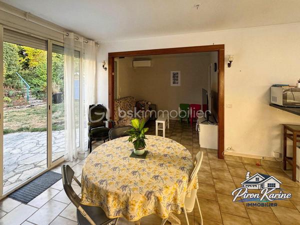 🏡 COUP DE CŒUR À PUISEUX-EN-FRANCE ! ❤️

MAISON DE PLAIN-PIED – 100 m² – 4 CHAMBRES – JARDIN – BOX
Vous recherchez une maison familiale de plain-pied, avec de beaux volumes, un jardin et des équipements modernes ?
👉 Ne passez pas à côté de cette opportunité !

Située à Puiseux-en-France, cette maison d’environ 100 m² offre un cadre de vie agréable et fonctionnel.

✨ ELLE VOUS OFFRE :

🛋️ Un double séjour / salle à manger
🍳 Une cuisine ouverte
🛏️ 4 chambres
🚿 Une salle d’eau
🚽 Un WC indépendant
🔥 Une chaufferie

🌳 CÔTÉ EXTÉRIEUR

Profitez d’un jardin d’environ 300 m², idéal pour les repas en famille, les enfants ou simplement profiter des beaux jours.

🚗 Un box complète ce bien.

⚡ CÔTÉ CONFORT

✔️ Pompe à chaleur
✔️ Ballon thermodynamique
✔️ Climatisation réversible
✔️ Volets roulants
✔️ Toiture remise en état en 2024

🎨 Quelques travaux de rafraîchissement sont à prévoir pour personnaliser la maison et créer un intérieur qui vous ressemble.

💶 PRIX : 273 500 € FAI

🏢 Association Syndicale Libre : 68 €/mois

📍 ENVIRONNEMENT

À proximité des écoles, commerces et services, ainsi que de Louvres, Marly-la-Ville et Fosses.

🔑
ET SI C’ÉTAIT VOTRE FUTURE MAISON ?
Une maison de plain-pied, 4 chambres, jardin, box et équipements récents… il ne reste plus qu’à venir vous rendre compte par vous-même !

📅 Les visites sont ouvertes !

⚠️ Les maisons de plain-pied avec 4 chambres et jardin sont recherchées : si cette maison correspond à vos critères, contactez-moi rapidement pour convenir d’un créneau de visite.

👉 Vous avez un projet sérieux ? Ne vous contentez pas des photos : venez découvrir les volumes, l’environnement et le potentiel de cette maison.

📞 Contactez-moi dès maintenant pour programmer votre visite :
Karine PIRON – BSK Immobilier
📱 06 50 35 63 00