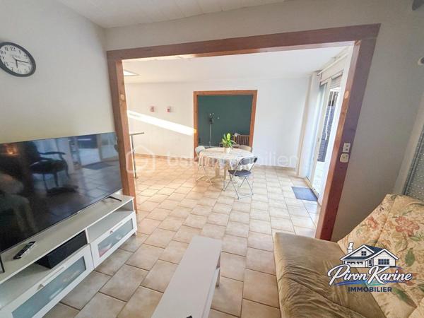 🏡 COUP DE CŒUR À PUISEUX-EN-FRANCE ! ❤️

MAISON DE PLAIN-PIED – 100 m² – 4 CHAMBRES – JARDIN – BOX
Vous recherchez une maison familiale de plain-pied, avec de beaux volumes, un jardin et des équipements modernes ?
👉 Ne passez pas à côté de cette opportunité !

Située à Puiseux-en-France, cette maison d’environ 100 m² offre un cadre de vie agréable et fonctionnel.

✨ ELLE VOUS OFFRE :

🛋️ Un double séjour / salle à manger
🍳 Une cuisine ouverte
🛏️ 4 chambres
🚿 Une salle d’eau
🚽 Un WC indépendant
🔥 Une chaufferie

🌳 CÔTÉ EXTÉRIEUR

Profitez d’un jardin d’environ 300 m², idéal pour les repas en famille, les enfants ou simplement profiter des beaux jours.

🚗 Un box complète ce bien.

⚡ CÔTÉ CONFORT

✔️ Pompe à chaleur
✔️ Ballon thermodynamique
✔️ Climatisation réversible
✔️ Volets roulants
✔️ Toiture remise en état en 2024

🎨 Quelques travaux de rafraîchissement sont à prévoir pour personnaliser la maison et créer un intérieur qui vous ressemble.

💶 PRIX : 273 500 € FAI

🏢 Association Syndicale Libre : 68 €/mois

📍 ENVIRONNEMENT

À proximité des écoles, commerces et services, ainsi que de Louvres, Marly-la-Ville et Fosses.

🔑
ET SI C’ÉTAIT VOTRE FUTURE MAISON ?
Une maison de plain-pied, 4 chambres, jardin, box et équipements récents… il ne reste plus qu’à venir vous rendre compte par vous-même !

📅 Les visites sont ouvertes !

⚠️ Les maisons de plain-pied avec 4 chambres et jardin sont recherchées : si cette maison correspond à vos critères, contactez-moi rapidement pour convenir d’un créneau de visite.

👉 Vous avez un projet sérieux ? Ne vous contentez pas des photos : venez découvrir les volumes, l’environnement et le potentiel de cette maison.

📞 Contactez-moi dès maintenant pour programmer votre visite :
Karine PIRON – BSK Immobilier
📱 06 50 35 63 00