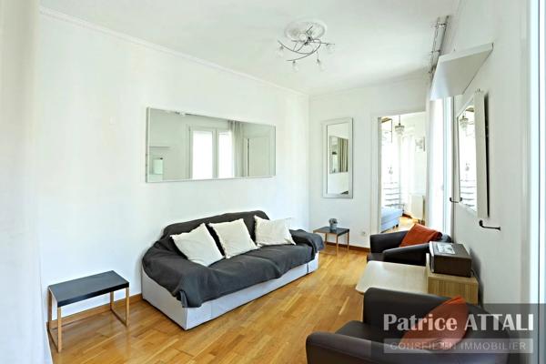 Vente                                                      Appartement
                        
                     3 pièces                      53 m2                     à Paris 5