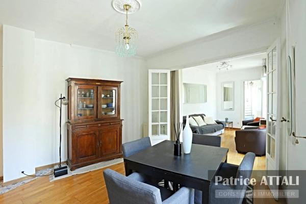 Vente                                                      Appartement
                        
                     3 pièces                      53 m2                     à Paris 5