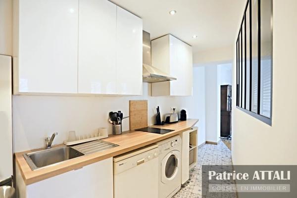 Vente                                                      Appartement
                        
                     3 pièces                      53 m2                     à Paris 5