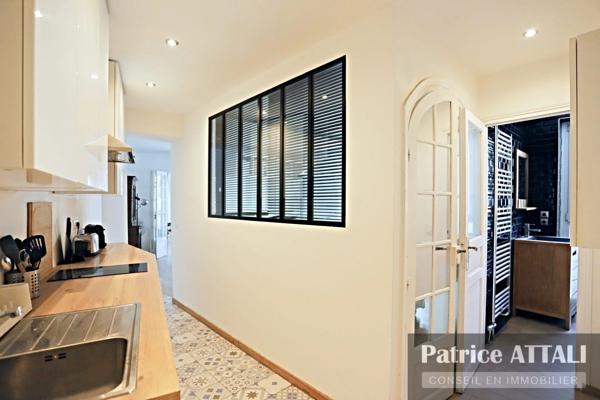 Vente                                                      Appartement
                        
                     3 pièces                      53 m2                     à Paris 5