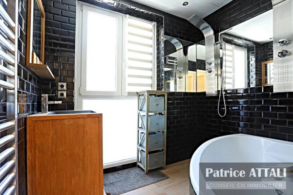 Vente                                                      Appartement
                        
                     3 pièces                      53 m2                     à Paris 5