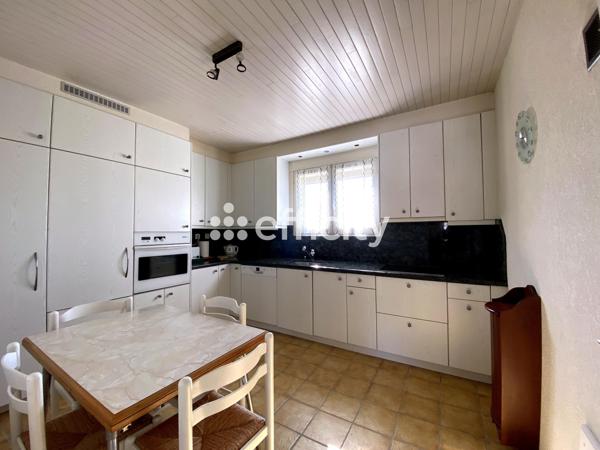 Maison
         6 pièces
        - 140 m² 355 000 € *