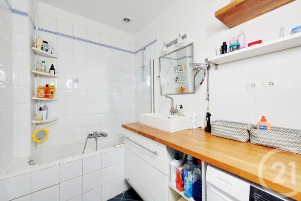 Appartement F4 à vendre  4 pièces - 102 m 2   PARIS  - 75018
