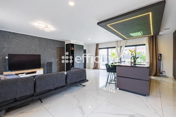 Maison
         5 pièces
        - 120 m² Bien prestige 840 000 € *