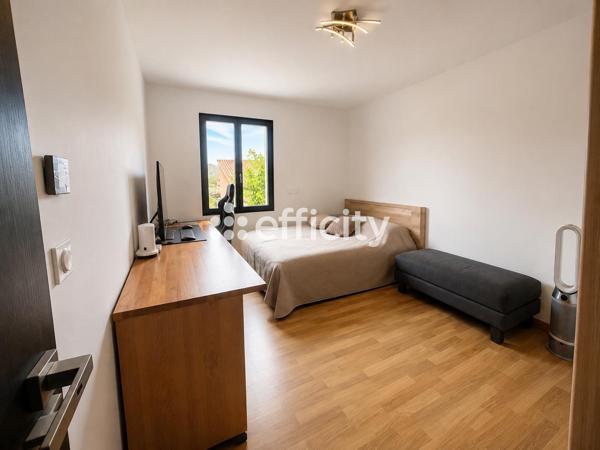 Maison
         5 pièces
        - 120 m² Bien prestige 840 000 € *