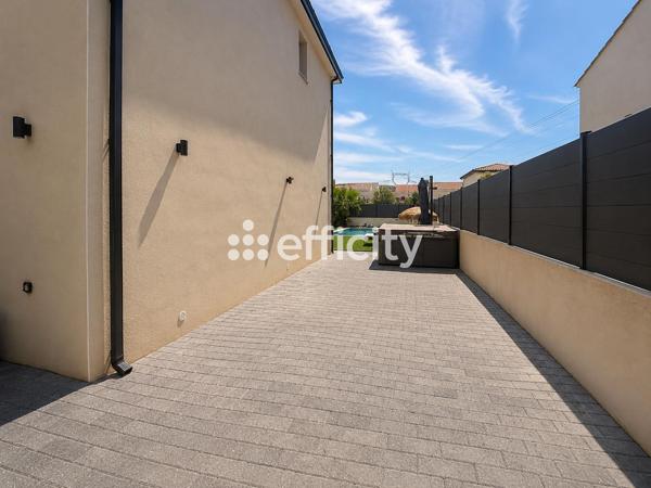 Maison
         5 pièces
        - 120 m² Bien prestige 840 000 € *
