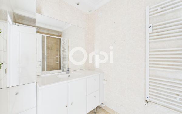 Appartement à vendre    5 pièces • 144,54 m2 Mandelieu-la-Napoule