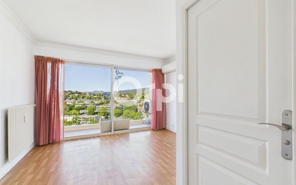 Appartement à vendre    5 pièces • 144,54 m2 Mandelieu-la-Napoule