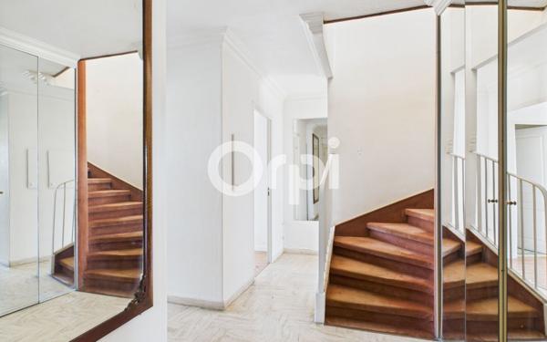 Appartement à vendre    5 pièces • 144,54 m2 Mandelieu-la-Napoule