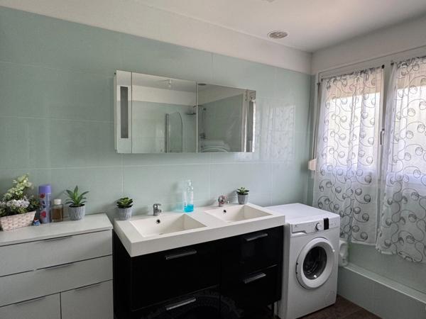 PAVILLON INDIVIDUEL DE PLAIN PIED - 3 CHAMBRES - GARAGE