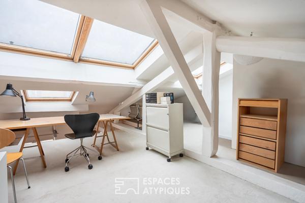 Duplex calme et lumineux au dernier étage