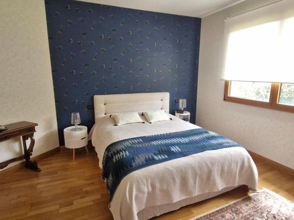 Votre office notarial vous propose à la vente cette maison d'habitation individuelle construite...