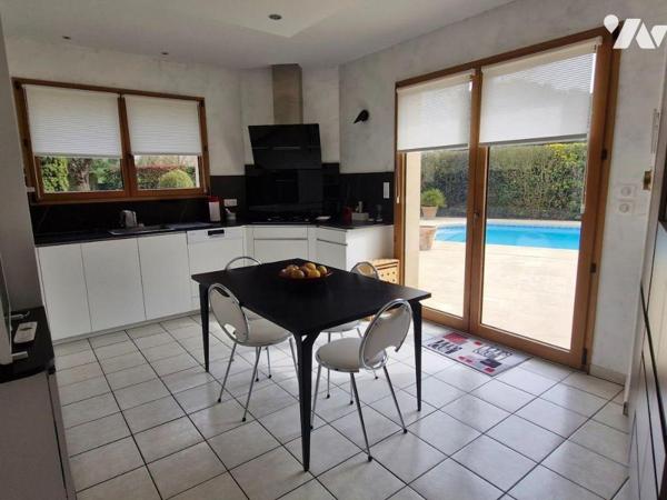 Votre office notarial vous propose à la vente cette maison d'habitation individuelle construite...