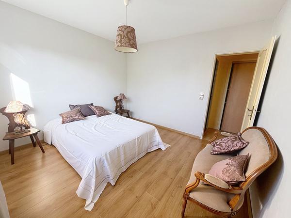 Maison spacieuse à vendre à Les Ponts de Cé - 4 chambres sur un beau terrain clos et proche des commodités