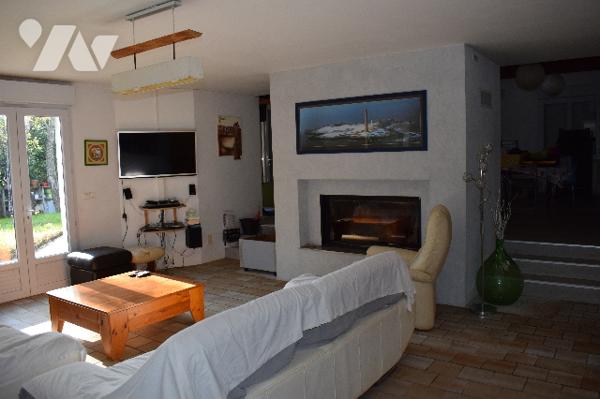 MAISON MODERNE SITUEE A VILLEFAGNAN 1hectare de terrain 220m2