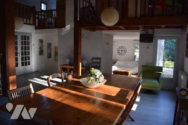 MAISON MODERNE SITUEE A VILLEFAGNAN 1hectare de terrain 220m2