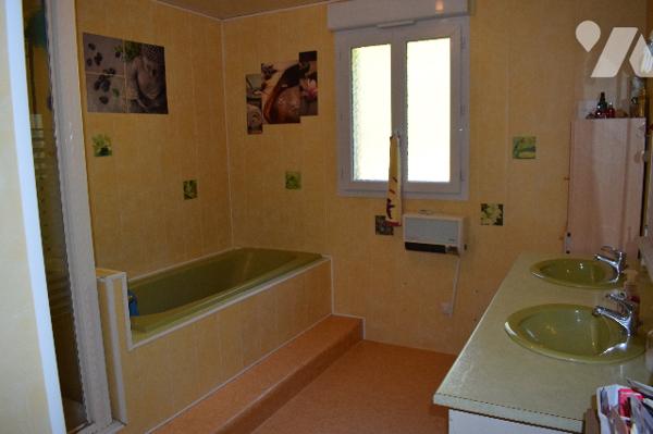 MAISON MODERNE SITUEE A VILLEFAGNAN 1hectare de terrain 220m2
