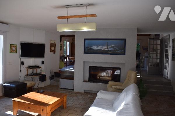 MAISON MODERNE SITUEE A VILLEFAGNAN 1hectare de terrain 220m2