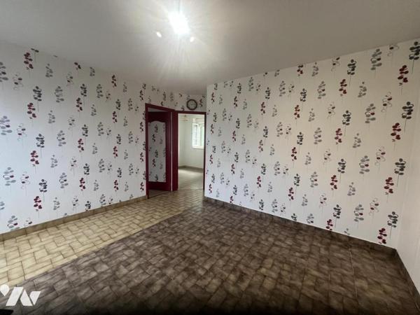 LA FERTE MACE, dans un hameau calme, maison 2ch, garage, jardin