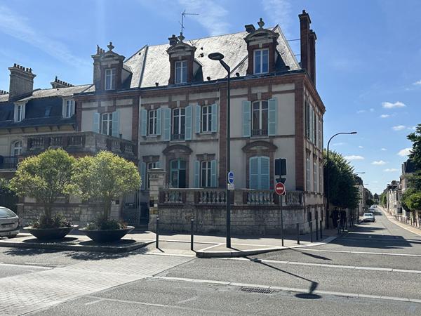 Immeuble CENTRE VILLE de Chartres 19 pièce(s) 454 m2-13 places de stationnements en centre ville