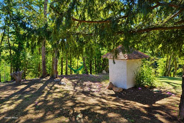 Maison de maître des années 30 - Elégance, nature et vie de village au coeur du Périgord vert.