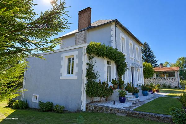 Maison de maître des années 30 - Elégance, nature et vie de village au coeur du Périgord vert.