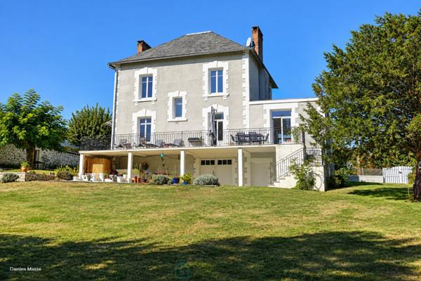 Maison de maître des années 30 - Elégance, nature et vie de village au coeur du Périgord vert.