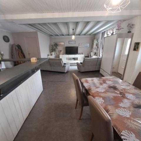 Maison à  Vendre de 131m²  4 pièces à   Saint- Jean de - Moirans ( 38430 )