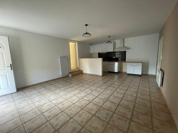 SAINT SATURNIN LES AVIGNON - MAISON DE PLAIN PIED EN COLLINE PROCHE VILLAGE A PIED AVEC TERRAIN DE 500 M² ET GARAGE