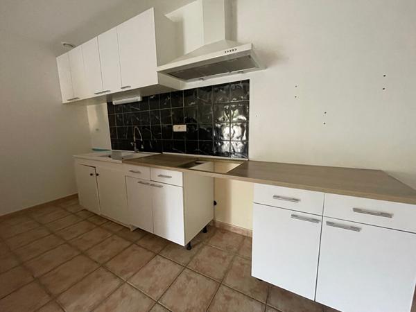 SAINT SATURNIN LES AVIGNON - MAISON DE PLAIN PIED EN COLLINE PROCHE VILLAGE A PIED AVEC TERRAIN DE 500 M² ET GARAGE