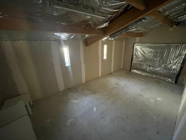 SAINT SATURNIN LES AVIGNON - MAISON DE PLAIN PIED EN COLLINE PROCHE VILLAGE A PIED AVEC TERRAIN DE 500 M² ET GARAGE