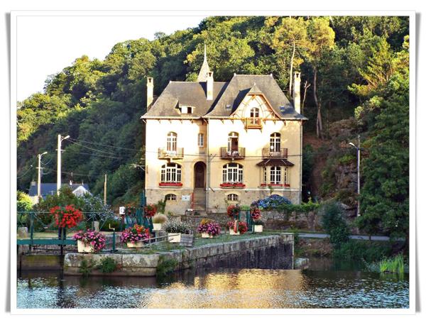 Dpt Morbihan (56), à vendre ROHAN propriete P17 de 338 m² - Terrain de 31 655 m²