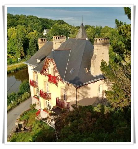 Dpt Morbihan (56), à vendre ROHAN propriete P17 de 338 m² - Terrain de 31 655 m²