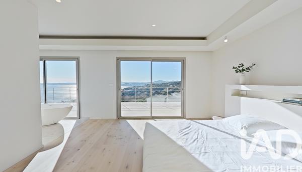 Maison à vendre 6 pièces 230 m² Roquebrune-sur-Argens