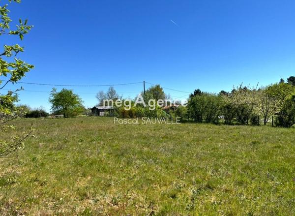 Terrain à CHANTERAC, 24190 - 1570m²