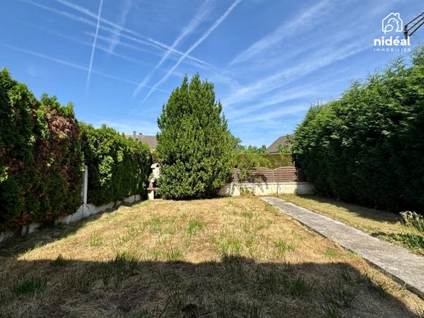 Masion semi-individuelle avec garage et jardin à améliorer