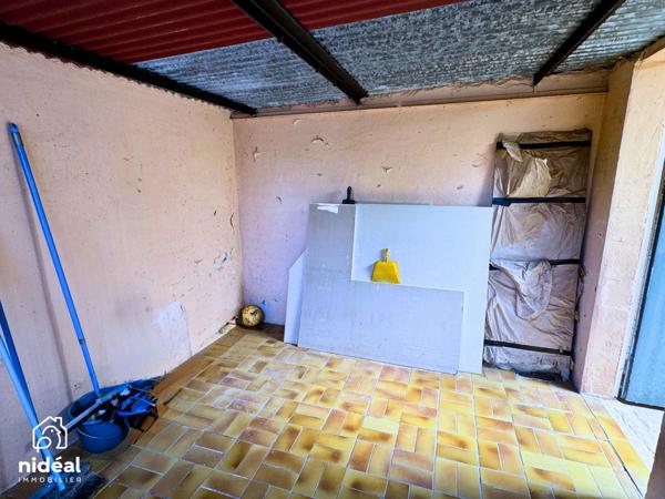 Masion semi-individuelle avec garage et jardin à améliorer