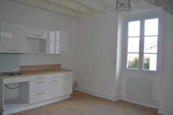 HASPARREN PETITE MAISON DE VILLE DIVISÉE EN DEUX PETITS APPARTEMENTS