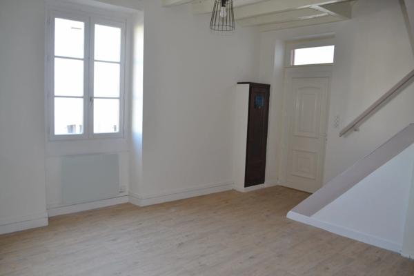 HASPARREN PETITE MAISON DE VILLE DIVISÉE EN DEUX PETITS APPARTEMENTS