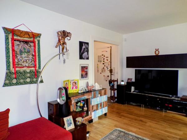 EN EXCELLENTE ETAT  BALCON ET BOX !