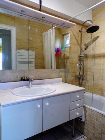 EN EXCELLENTE ETAT  BALCON ET BOX !
